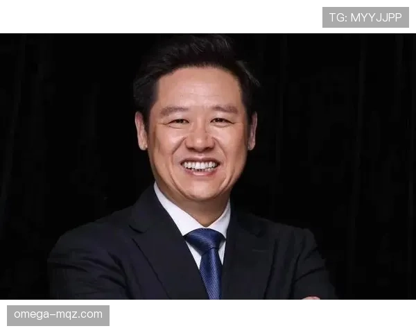 吴向东上场像战神，下场像个拼优惠券的邻居大叔，笑到不行